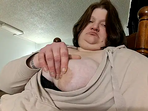 chrissybear84 online show from March 2025 05:17:02 PM