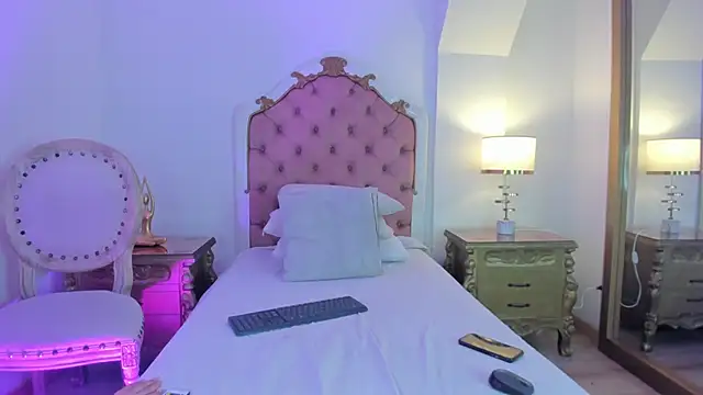 rebeca watsson online show from October 2025 11:47:01 AM