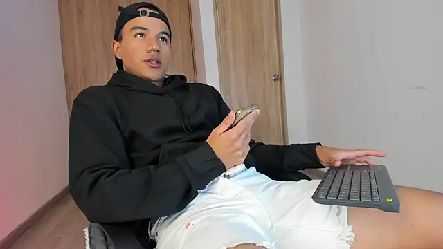 Snapshot of lucas_wellx chatting on June 2026 02:40:01 AM lucas wellx online show from June 2026 02:40:01 AM