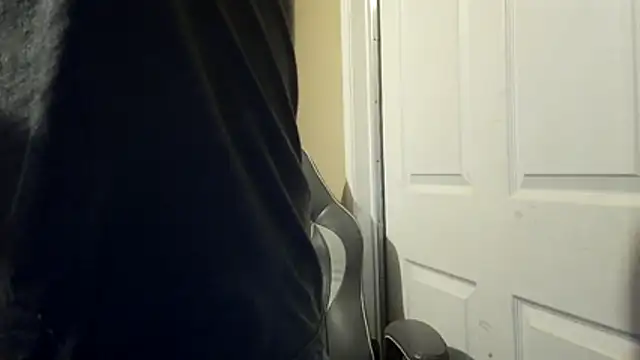 Huntzg23 online show from April 2026 11:14:01 PM