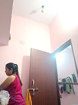 Hot-shot99 online show from February 2025 10:09:01 PM