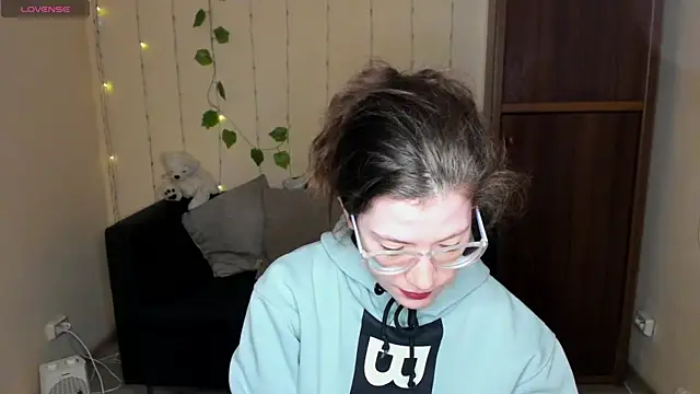 Snapshot of Alicia_redfollow chatting on January 2025 06:28:01 AM Alicia redfollow online show from January 2025 06:28:01 AM