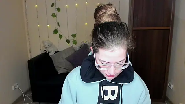 Snapshot of Alicia_redfollow chatting on January 2025 06:30:02 AM Alicia redfollow online show from January 2025 06:30:02 AM