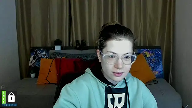 Snapshot of Alicia_redfollow chatting on January 2025 06:32:02 PM Alicia redfollow online show from January 2025 06:32:02 PM