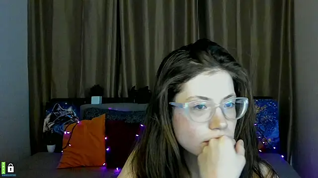 Snapshot of Alicia_redfollow chatting on February 2025 03:40:01 AM Alicia redfollow online show from February 2025 03:40:01 AM