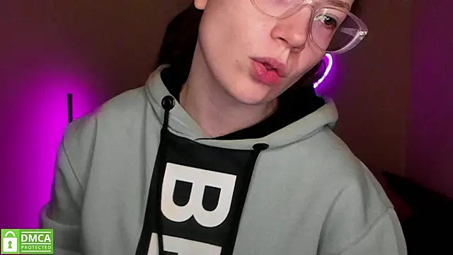 Snapshot of Alicia_redfollow chatting on March 2025 06:27:01 AM Alicia redfollow online show from March 2025 06:27:01 AM