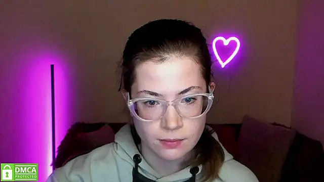 Snapshot of Alicia_redfollow chatting on March 2025 06:23:02 PM Alicia redfollow online show from March 2025 06:23:02 PM