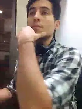 Snapshot of GamerQuinn chatting on December 2024 01:45:01 AM GamerQuinn online show from December 2024 01:45:01 AM