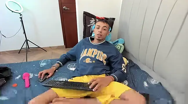 twink latino5 online show from December 2024 04:33:02 AM