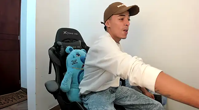 twink latino5 online show from February 2025 01:57:01 AM