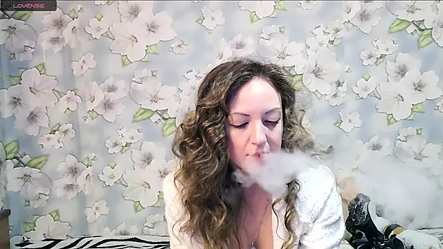 Snapshot of KattyLuuu chatting on February 2025 03:24:01 AM KattyLuuu online show from February 2025 03:24:01 AM