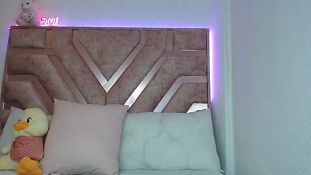 Roxan Fox- online show from March 2025 06:41:02 AM