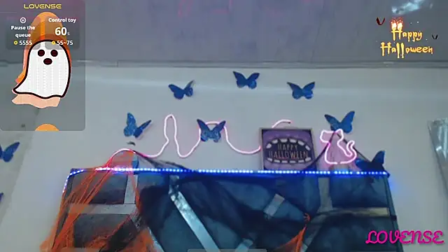 Roxan Fox- online show from October 2025 03:21:02 AM