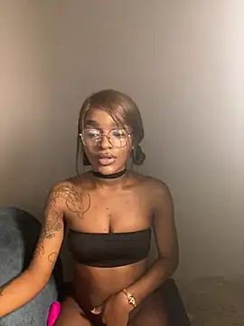 Snapshot of Zizi-campbel chatting on January 2026 09:57:02 AM Zizi-campbel online show from January 2026 09:57:02 AM