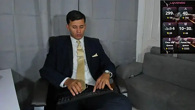 Snapshot of Hideintheoffice chatting on October 2025 11:36:01 PM Hideintheoffice online show from October 2025 11:36:01 PM