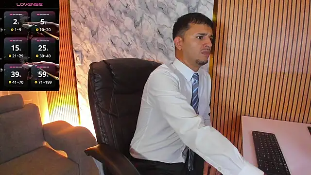 Snapshot of Hideintheoffice chatting on October 2025 10:58:01 PM Hideintheoffice online show from October 2025 10:58:01 PM