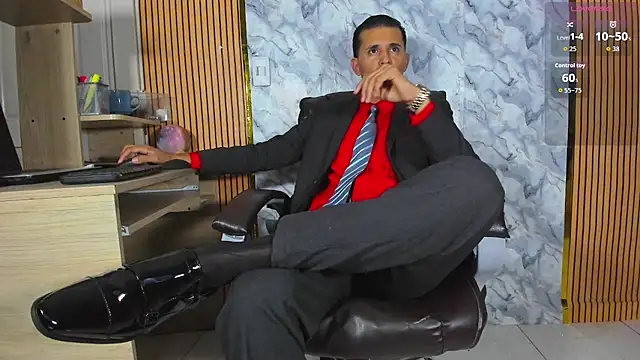 Hideintheoffice online show from May 2026 01:33:01 AM