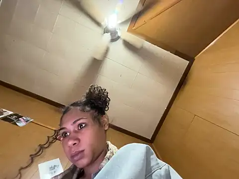 Snapshot of carmelbbyx22 chatting on March 2026 12:32:02 AM carmelbbyx22 online show from March 2026 12:32:02 AM