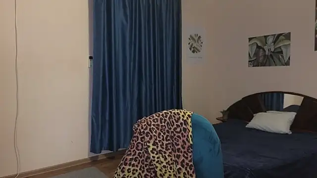 Snapshot of Miss_Moren chatting on November 2025 02:43:02 PM Miss Moren online show from November 2025 02:43:02 PM