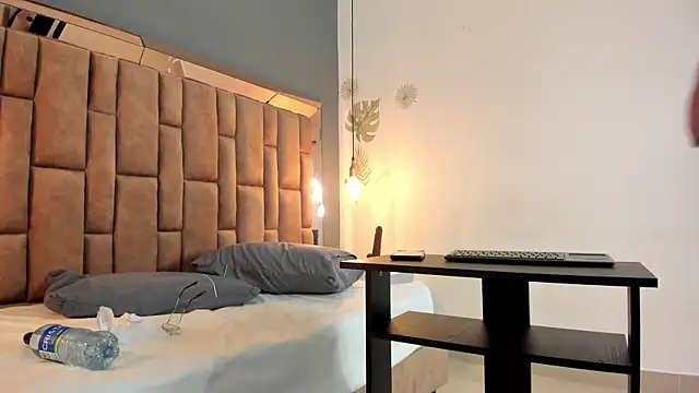 victoriaroyce1 online show from February 2025 11:44:02 AM