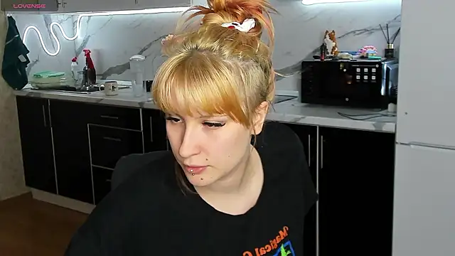 Snapshot of Sweet_white_chocolate chatting on March 2026 09:10:01 PM Sweet white chocolate online show from March 2026 09:10:01 PM