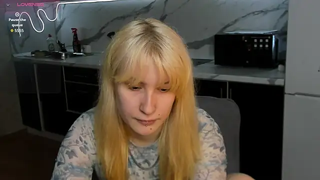 Snapshot of Sweet_white_chocolate chatting on April 2026 07:36:01 AM Sweet white chocolate online show from April 2026 07:36:01 AM