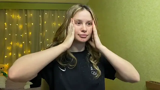 Snapshot of IlonaMurf chatting on December 2024 02:12:01 PM IlonaMurf online show from December 2024 02:12:01 PM