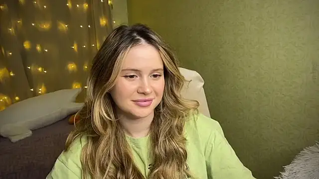 Snapshot of IlonaMurf chatting on January 2025 12:04:02 PM IlonaMurf online show from January 2025 12:04:02 PM