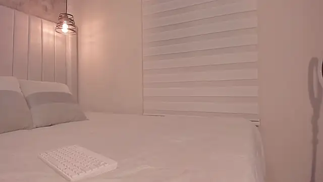  dakota a online show from September 2025 06:35:01 PM