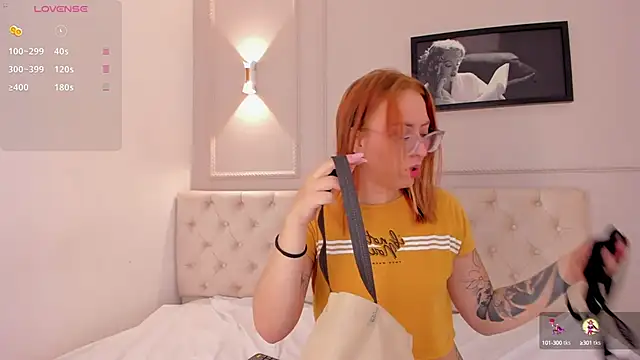 Snapshot of anniemartinezz chatting on February 2025 11:43:02 AM anniemartinezz online show from February 2025 11:43:02 AM