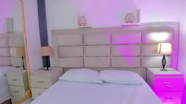 Snapshot of RoseCassie chatting on February 2025 01:33:01 PM RoseCassie online show from February 2025 01:33:01 PM