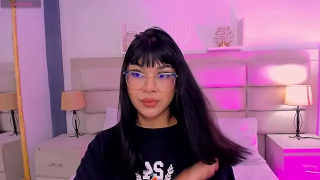 Snapshot of RoseCassie chatting on February 2025 01:03:01 PM RoseCassie online show from February 2025 01:03:01 PM