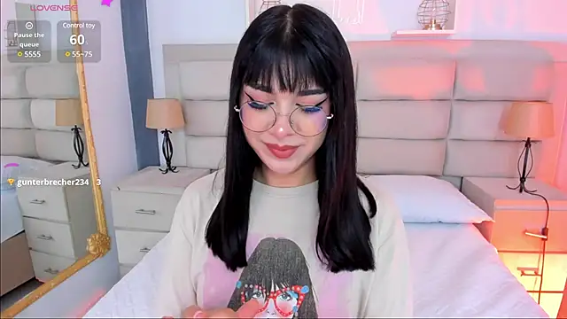 Snapshot of RoseCassie chatting on March 2025 01:48:01 PM RoseCassie online show from March 2025 01:48:01 PM