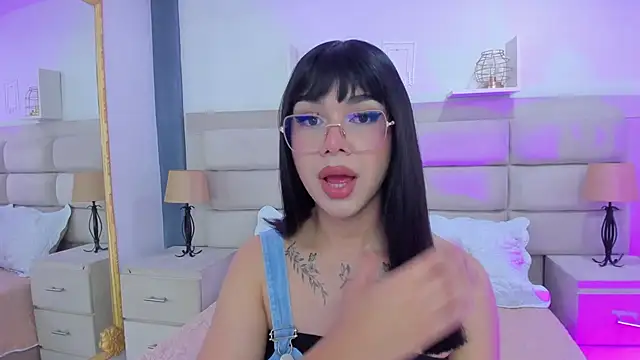 Snapshot of RoseCassie chatting on March 2025 01:30:01 PM RoseCassie online show from March 2025 01:30:01 PM