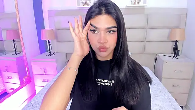 Snapshot of RoseCassie chatting on September 2025 01:00:01 PM RoseCassie online show from September 2025 01:00:01 PM