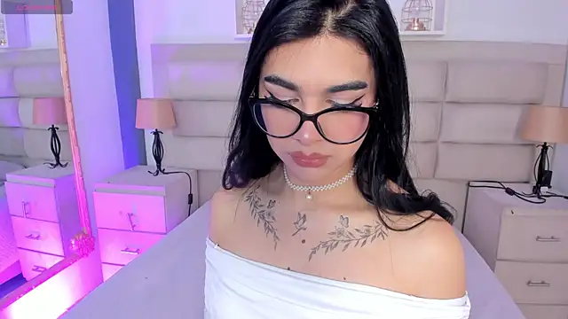 Snapshot of RoseCassie chatting on October 2025 01:30:01 PM RoseCassie online show from October 2025 01:30:01 PM