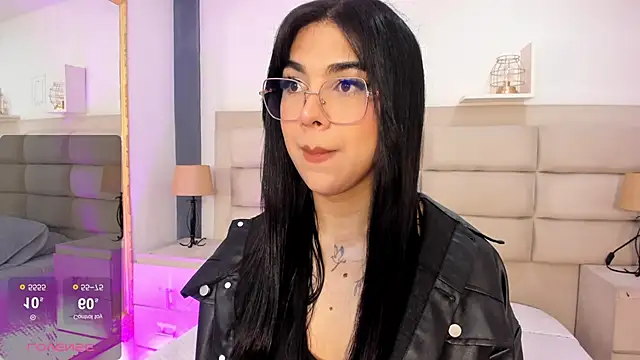 Snapshot of RoseCassie chatting on October 2025 12:59:01 PM RoseCassie online show from October 2025 12:59:01 PM