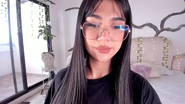 Snapshot of RoseCassie chatting on October 2025 01:47:02 PM RoseCassie online show from October 2025 01:47:02 PM