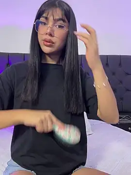 Snapshot of RoseCassie chatting on November 2025 01:00:01 PM RoseCassie online show from November 2025 01:00:01 PM