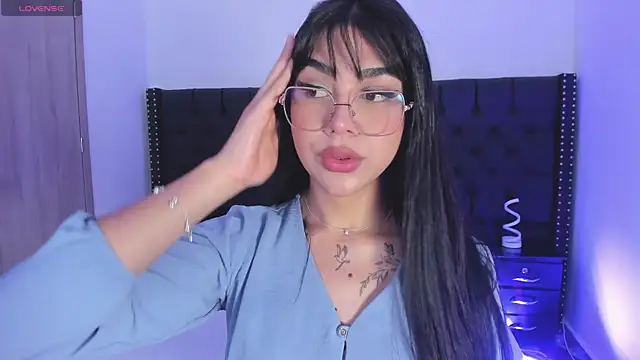 Snapshot of RoseCassie chatting on November 2025 02:06:02 PM RoseCassie online show from November 2025 02:06:02 PM