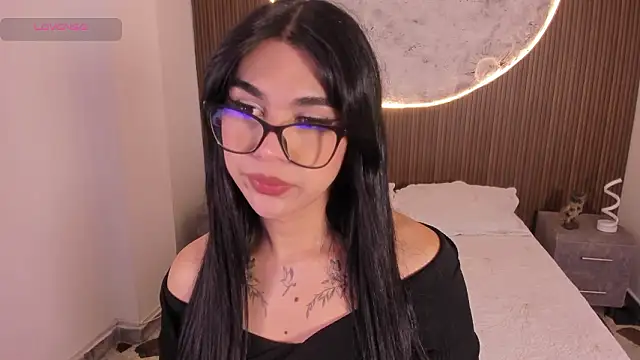 Snapshot of RoseCassie chatting on January 2026 12:43:01 PM RoseCassie online show from January 2026 12:43:01 PM