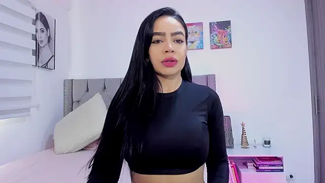 Snapshot of Sara_Leblanc chatting on December 2024 03:24:02 PM Sara Leblanc online show from December 2024 03:24:02 PM