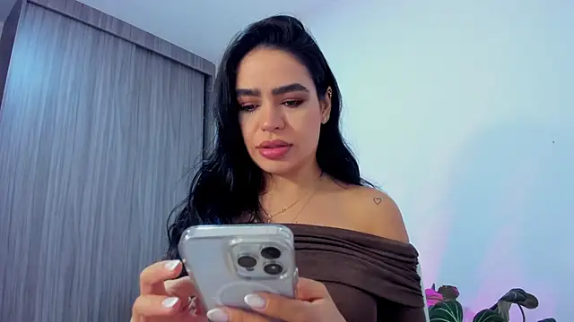 Snapshot of Sara_Leblanc chatting on October 2025 03:20:02 PM Sara Leblanc online show from October 2025 03:20:02 PM