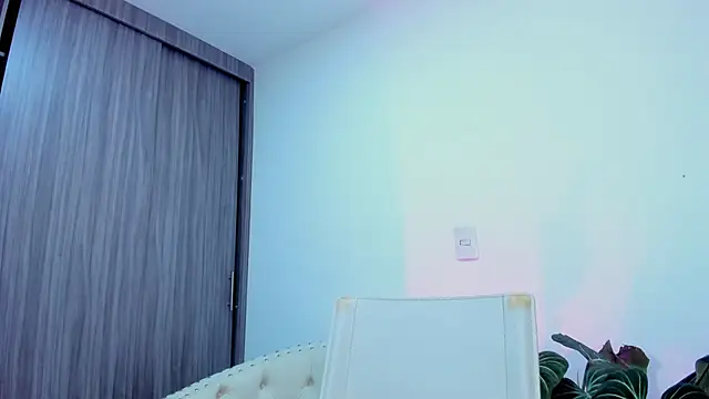 Sara Leblanc online show from November 2025 12:38:01 PM