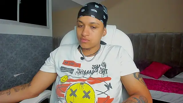 Dominick jones online show from September 2025 04:45:02 AM