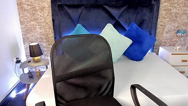 Lily Woodz online show from January 2025 03:03:01 PM