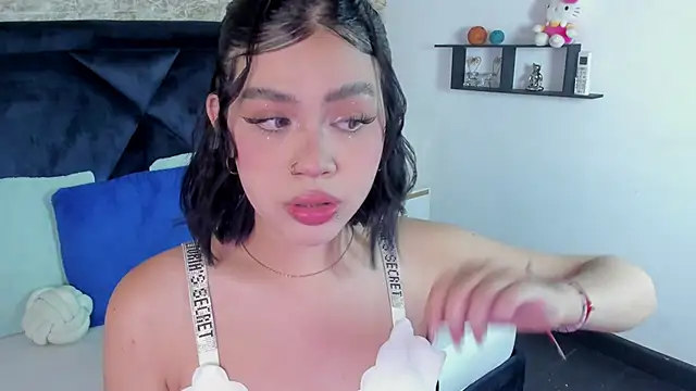 Lily Woodz online show from November 2025 07:12:01 PM