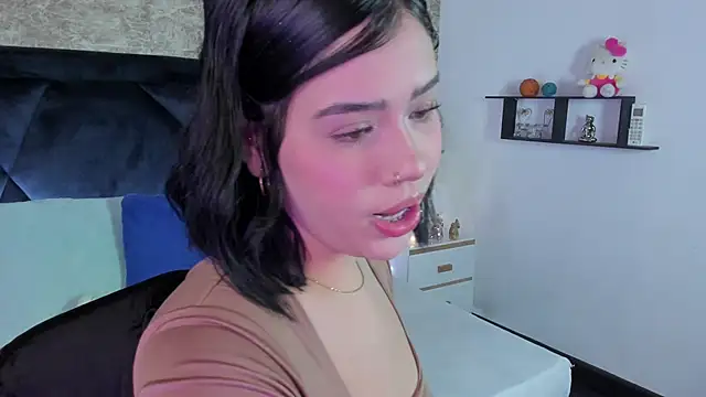 Snapshot of Lily_Woodz chatting on November 2025 07:17:01 PM Lily Woodz online show from November 2025 07:17:01 PM