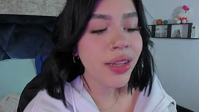 Snapshot of Lily_Woodz chatting on December 2025 07:20:02 PM Lily Woodz online show from December 2025 07:20:02 PM