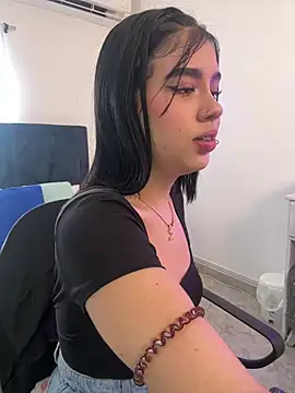 Snapshot of Lily_Woodz chatting on January 2026 02:43:01 PM Lily Woodz online show from January 2026 02:43:01 PM